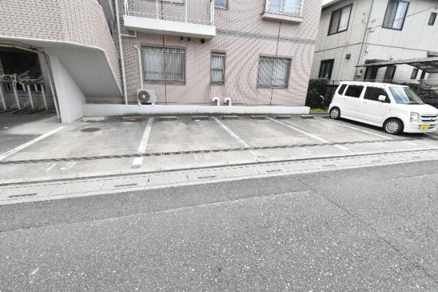 ��ʌ��������܎s�k����i���Q���ڂ̃}���V�����̒��ԏ�