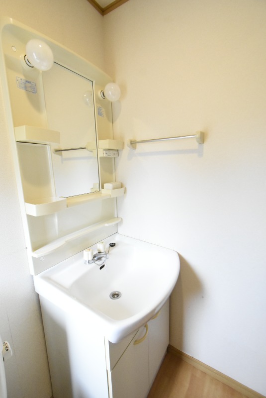 ��ʌ�����s��ԑ�S���ڂ̃e���X�n�E�X�̐��ʏ�