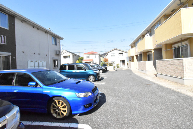 ��ʌ��z�J�s���C�N�^�E���P���ڂ̃A�p�[�g�̒��ԏ�