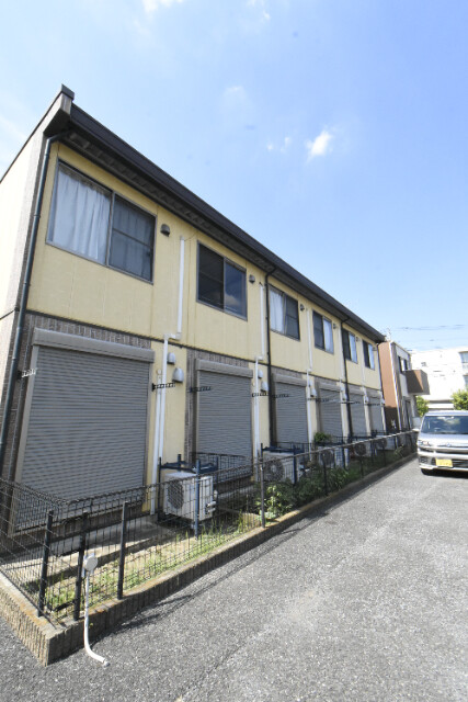 ��ʌ�����s��ԑ�S���ڂ̃e���X�n�E�X�̃G���g�����X