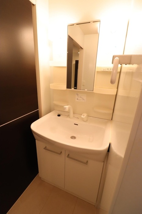 ��ʌ��k�����S�ɓޒ��厚�����̃A�p�[�g�̐��ʏ�