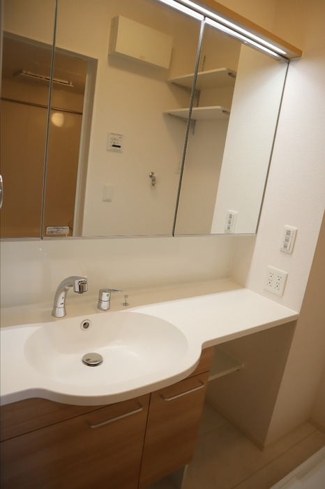 ��ʌ��������܎s�����擌��{�U���ڂ̃A�p�[�g�̐��ʏ�