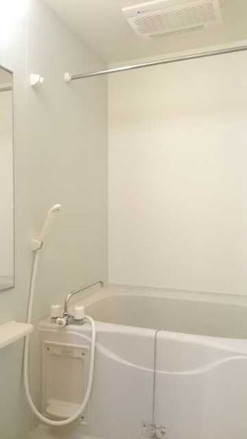 ��ʌ��k�����S�ɓޒ��w���P���ڂ̃A�p�[�g�̃o�X