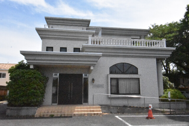 ��ʌ�����s�厚���s�̃}���V�����̌����O��