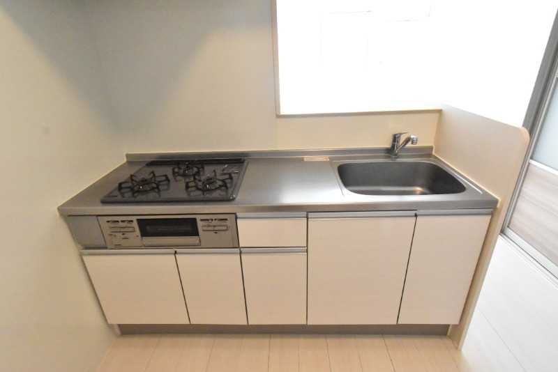 ��ʌ������s�����T���ڂ̃A�p�[�g�̃L�b�`��