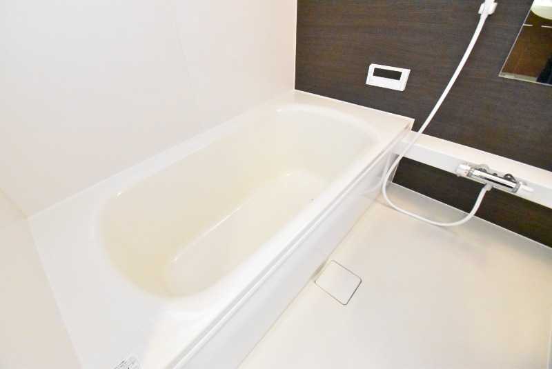 ��ʌ��z�J�s���C�N�^�E���X���ڂ̃A�p�[�g�̃o�X