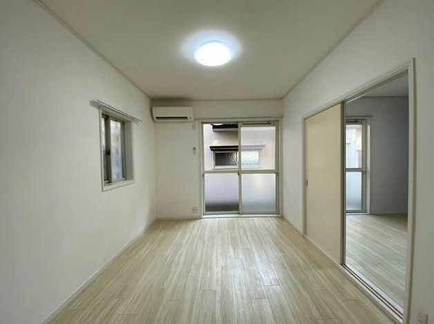 ��ʌ��@�c�s�厚���l�̃A�p�[�g�̋��ԁE���r���O