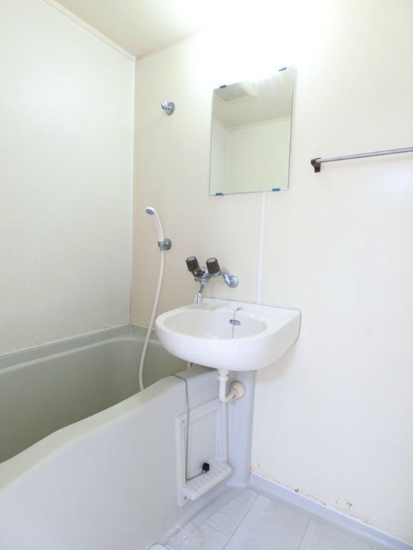 ��ʌ��@�c�s�厚���l�̃A�p�[�g�̃o�X