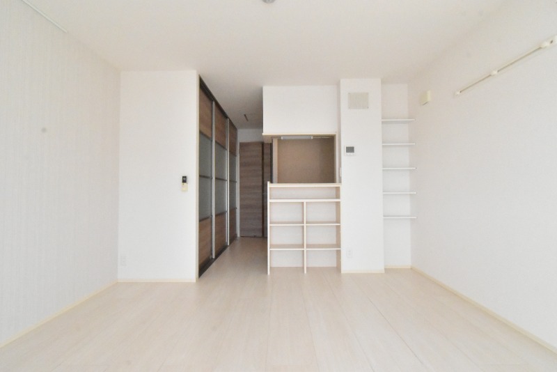 ��ʌ������s�����T���ڂ̃A�p�[�g�̋����E���r���O