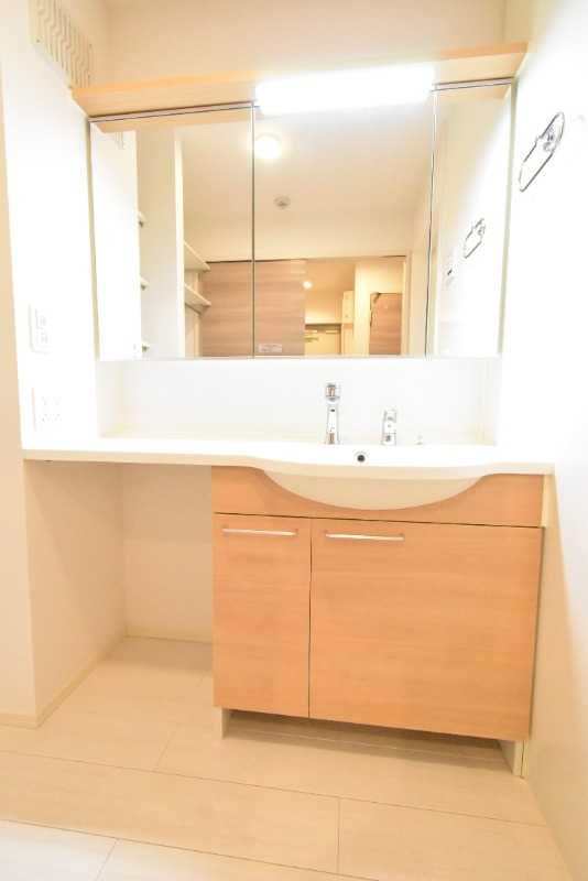 ��ʌ������s�����T���ڂ̃A�p�[�g�̐��ʏ�