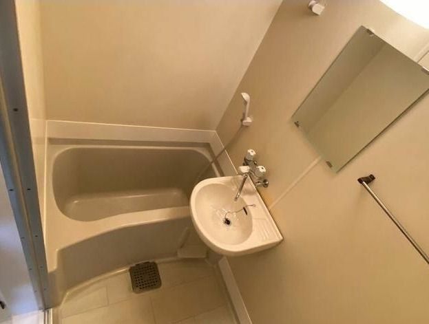 ��ʌ��@�c�s�厚���l�̃A�p�[�g�̐��ʏ�