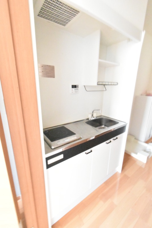 ��ʌ������s�ԌI�S���ڂ̃A�p�[�g�̃L�b�`��