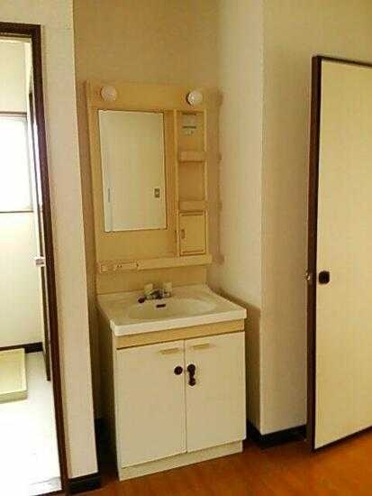 ��ʌ��@�c�s����Q���ڂ̃A�p�[�g�̐��ʏ�