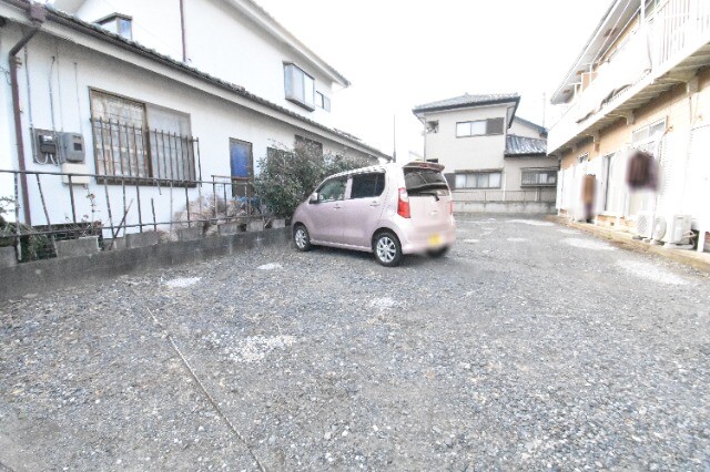 ��ʌ��@�c�s����Q���ڂ̃A�p�[�g�̒��ԏ�