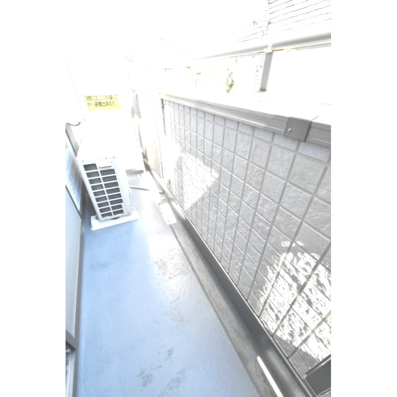 ��ʌ������s�ԌI�S���ڂ̃A�p�[�g�̃o���R�j�[