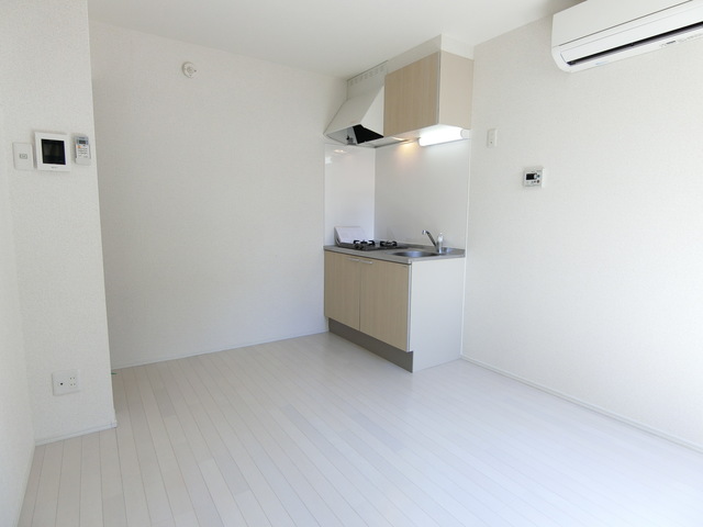 ��ʌ��������܎s������x�蒬�̃A�p�[�g�̋����E���r���O