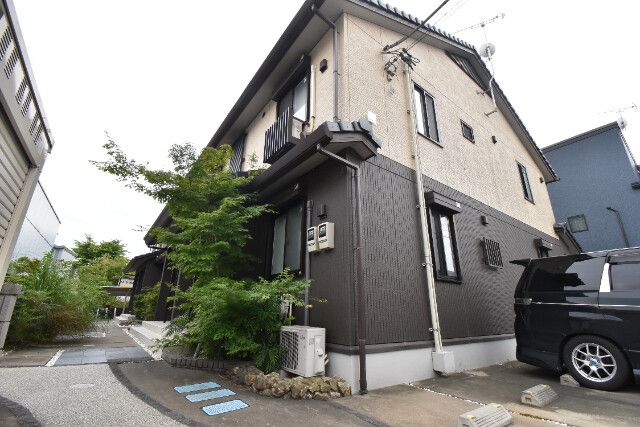 ��ʌ��������܎s��{��O���Q����586-1�̃A�p�[�g�̌����O��