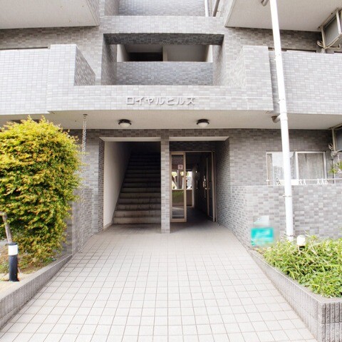 ��ʌ�����s�˒˂Q���ڂ̃}���V�����̃G���g�����X