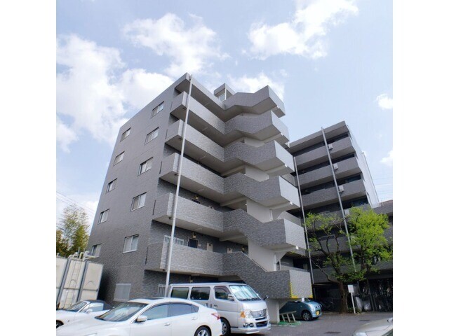 ��ʌ�����s�˒˂Q���ڂ̃}���V�����̒��ԏ�