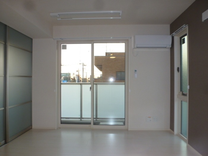 ��ʌ�����s�핽�Q���ڂ̃A�p�[�g�̋��ԁE���r���O