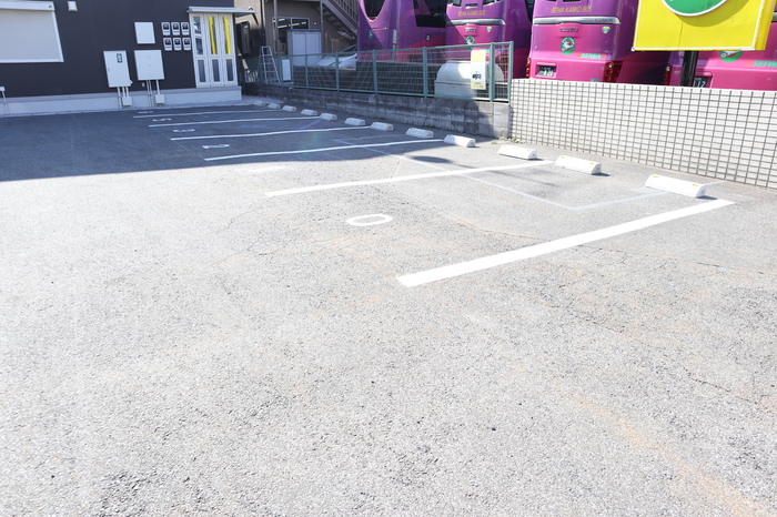 ��ʌ�����s�핽�Q���ڂ̃A�p�[�g�̒��ԏ�