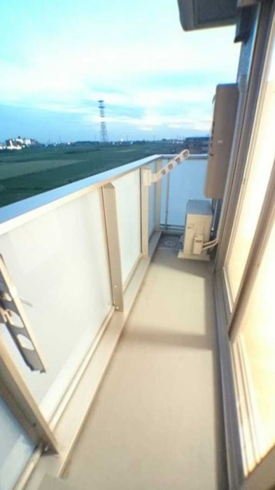 ��ʌ��z�J�s���C�N�^�E���U���ڂ̃A�p�[�g�̃o���R�j�[