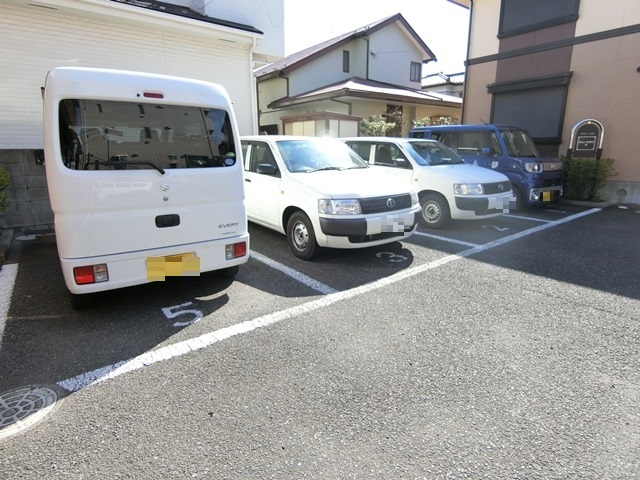 ��ʌ��������܎s��{�捂�@���P���ڂ̃A�p�[�g�̒��ԏ�