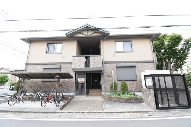 ��ʌ��������܎s�k��������Q����815�̃A�p�[�g�̌����O��