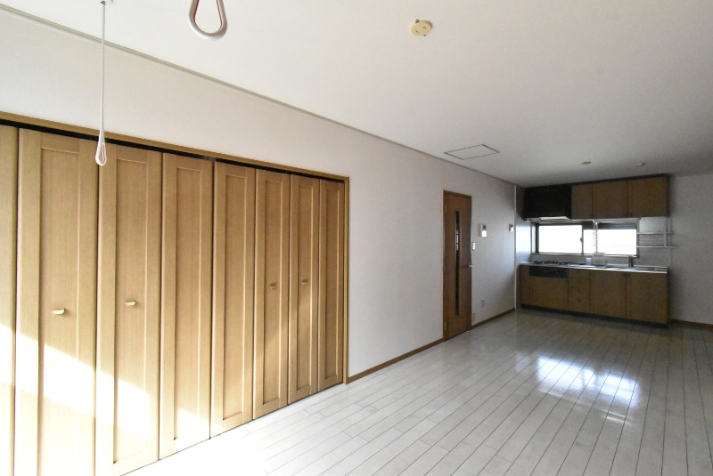 ��ʌ��������܎s�΋擌�Y�a�R���ڂ̃A�p�[�g�̋��ԁE���r���O