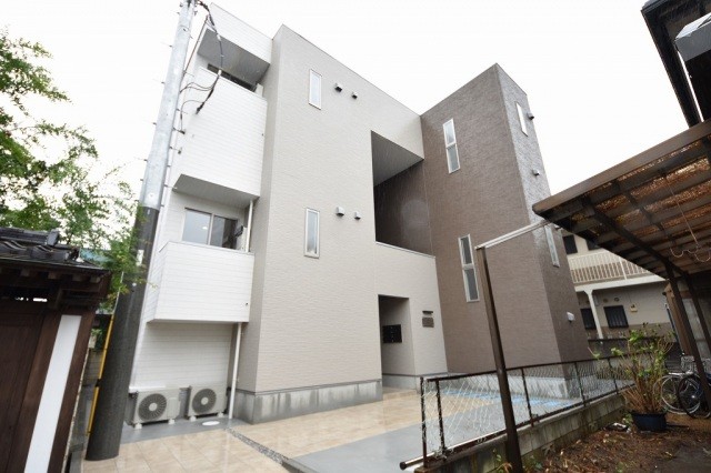 ��ʌ��������܎s����厚�y���̃A�p�[�g�̌����O��