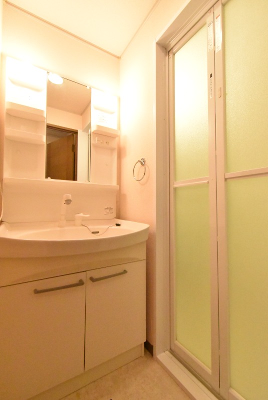 ��ʌ��������܎s�΋擌�Y�a�R���ڂ̃A�p�[�g�̐��ʏ�