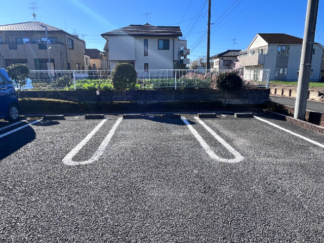 ��ʌ��@�c�s�@�c�T���ڂ̃A�p�[�g�̒��ԏ�