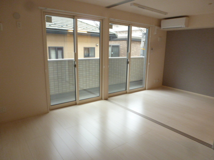 ��ʌ�����s�씵���J�R���ڂ̃A�p�[�g�̋��ԁE���r���O