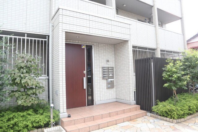 ��ʌ�����s�씵���J�R���ڂ̃A�p�[�g�̃G���g�����X