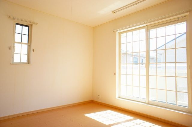 ��ʌ��z�J�s���C�N�^�E���Q���ڂ̃A�p�[�g�̋��ԁE���r���O