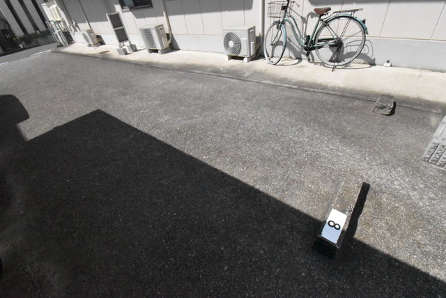 ��ʌ��������܎s���厚��J���̃}���V�����̒��ԏ�