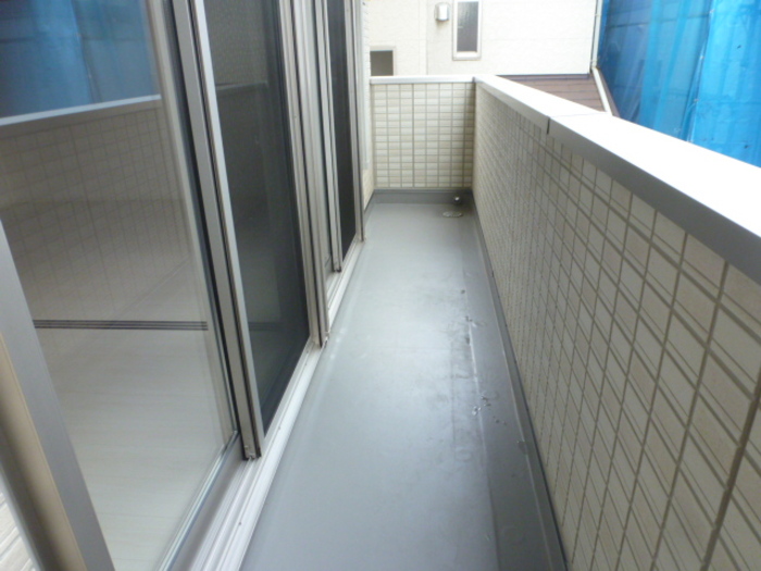 ��ʌ�����s�씵���J�R���ڂ̃A�p�[�g�̃o���R�j�[