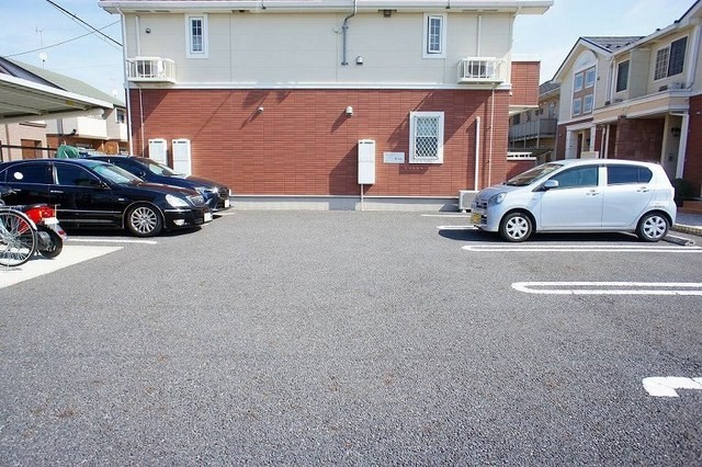 ��ʌ��z�J�s���C�N�^�E���Q���ڂ̃A�p�[�g�̒��ԏ�