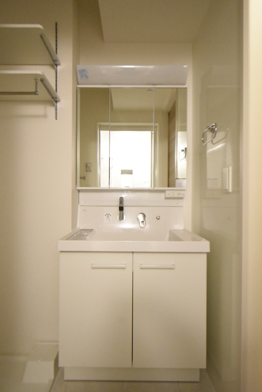 ��ʌ�����s�厚�����̃A�p�[�g�̐��ʏ�