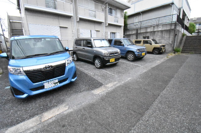 ��ʌ��������܎s�����擌��{�P���ڂ̃A�p�[�g�̒��ԏ�