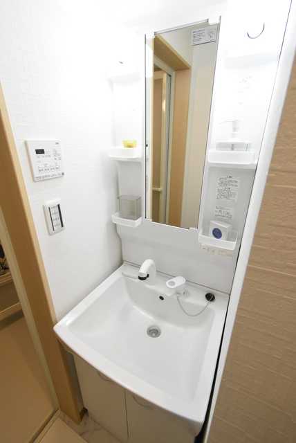 ��ʌ��������܎s�k��y�C���Q���ڂ̃A�p�[�g�̐��ʏ�