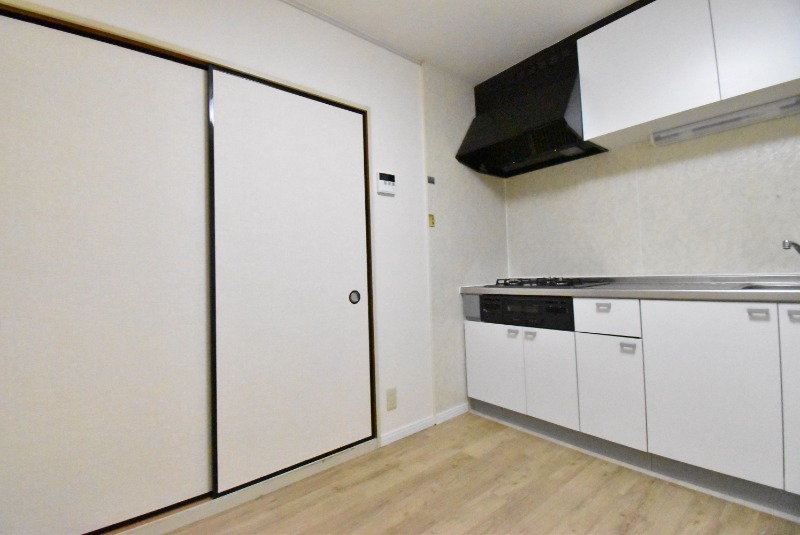 ��ʌ��������܎s�΋�厚��Ԗ؂̃A�p�[�g�̋��ԁE���r���O