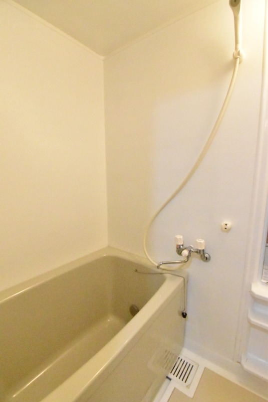 ��ʌ��������܎s�΋�厚��Ԗ؂̃A�p�[�g�̃o�X