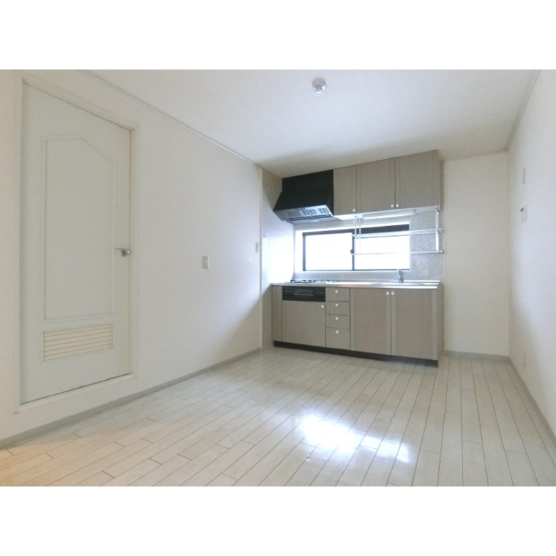 ��ʌ�����s������U���ڂ̃A�p�[�g�̋��ԁE���r���O