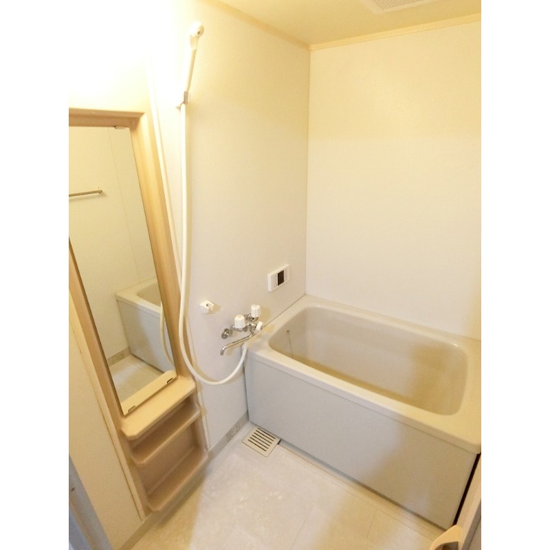 ��ʌ�����s������U���ڂ̃A�p�[�g�̃o�X