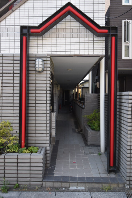 ��ʌ�����s������T���ڂ̃}���V�����̃G���g�����X