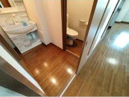 ��ʌ�����s������T���ڂ̃}���V�����̐��ʏ�