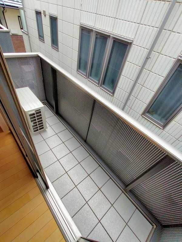 ��ʌ��������܎s���撆���P���ڂ̃A�p�[�g�̃o���R�j�[