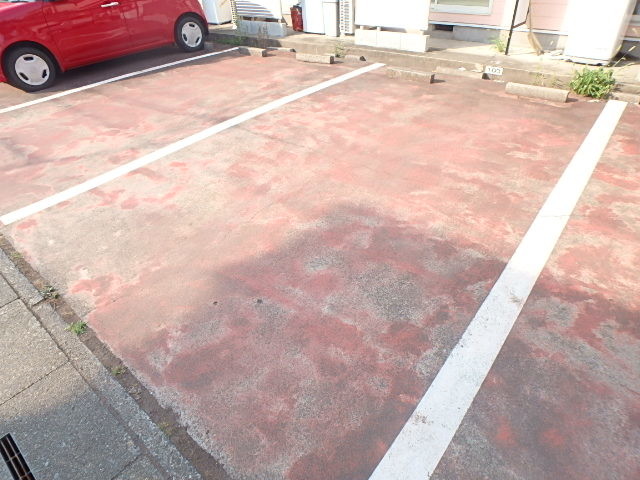 ��ʌ�����s�厚���s�̃A�p�[�g�̒��ԏ�