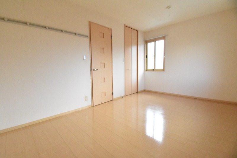 ��ʌ��������܎s���撬�J�R���ڂ̃A�p�[�g�̂��̑������E�X�y�[�X